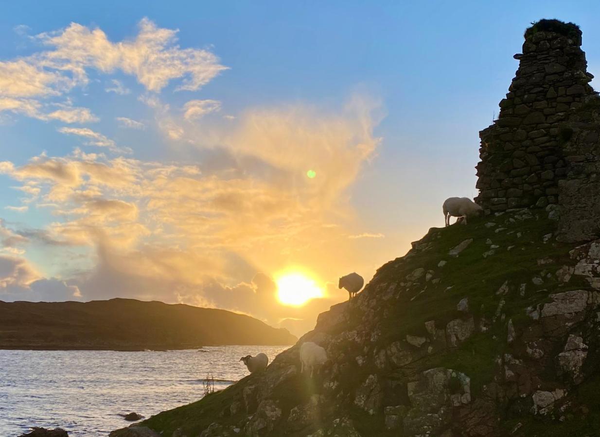 Tigh Mairi At Mary'S Thatched Cottages Elgol ภายนอก รูปภาพ