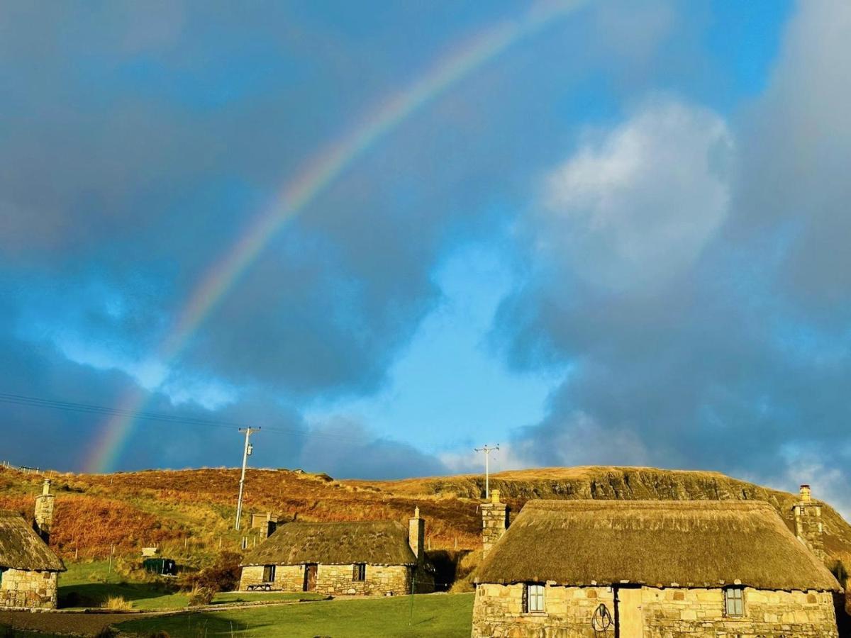 Tigh Mairi At Mary'S Thatched Cottages Elgol ภายนอก รูปภาพ