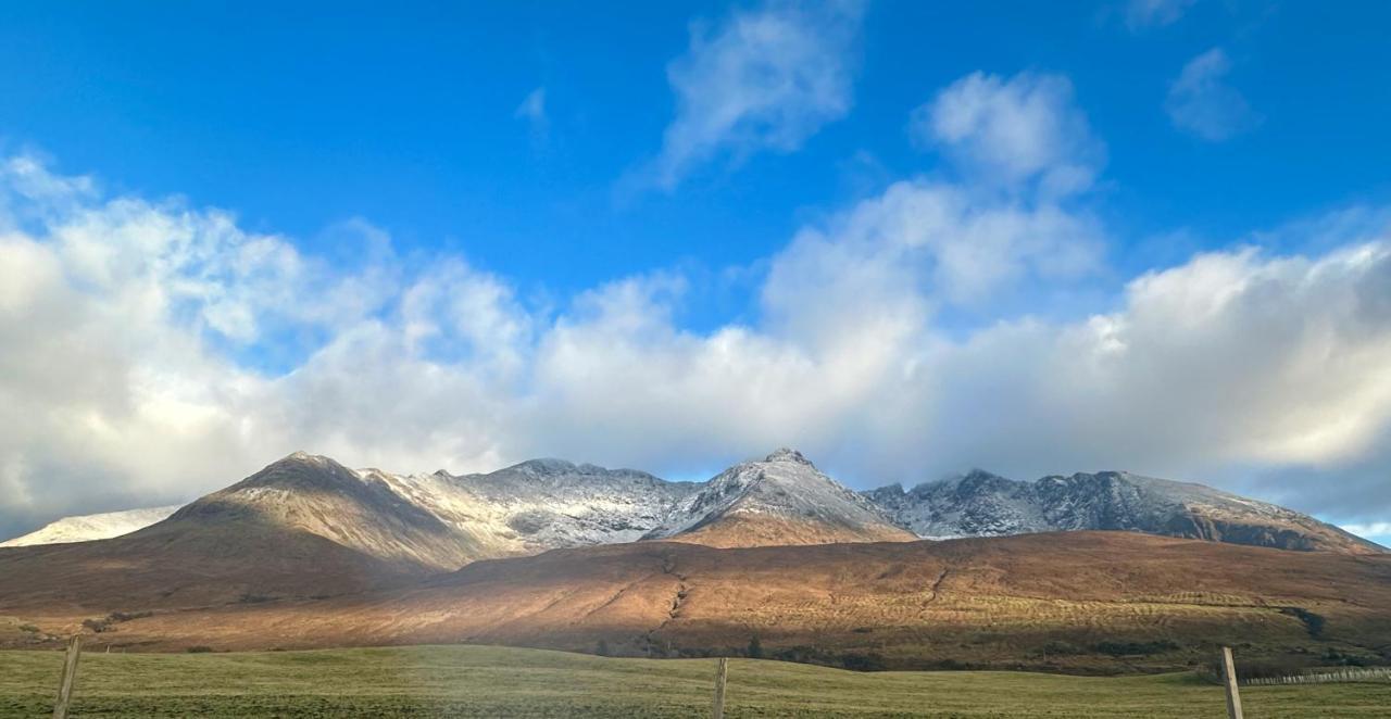 Tigh Mairi At Mary'S Thatched Cottages Elgol ภายนอก รูปภาพ