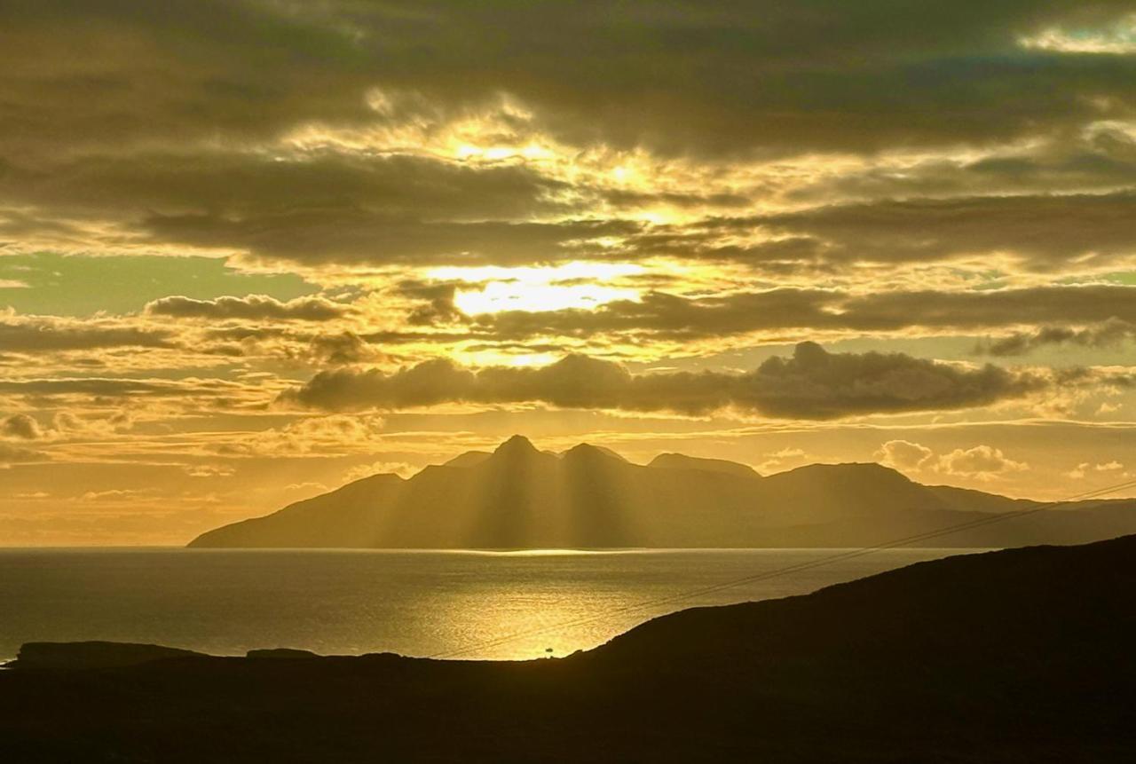 Tigh Mairi At Mary'S Thatched Cottages Elgol ภายนอก รูปภาพ