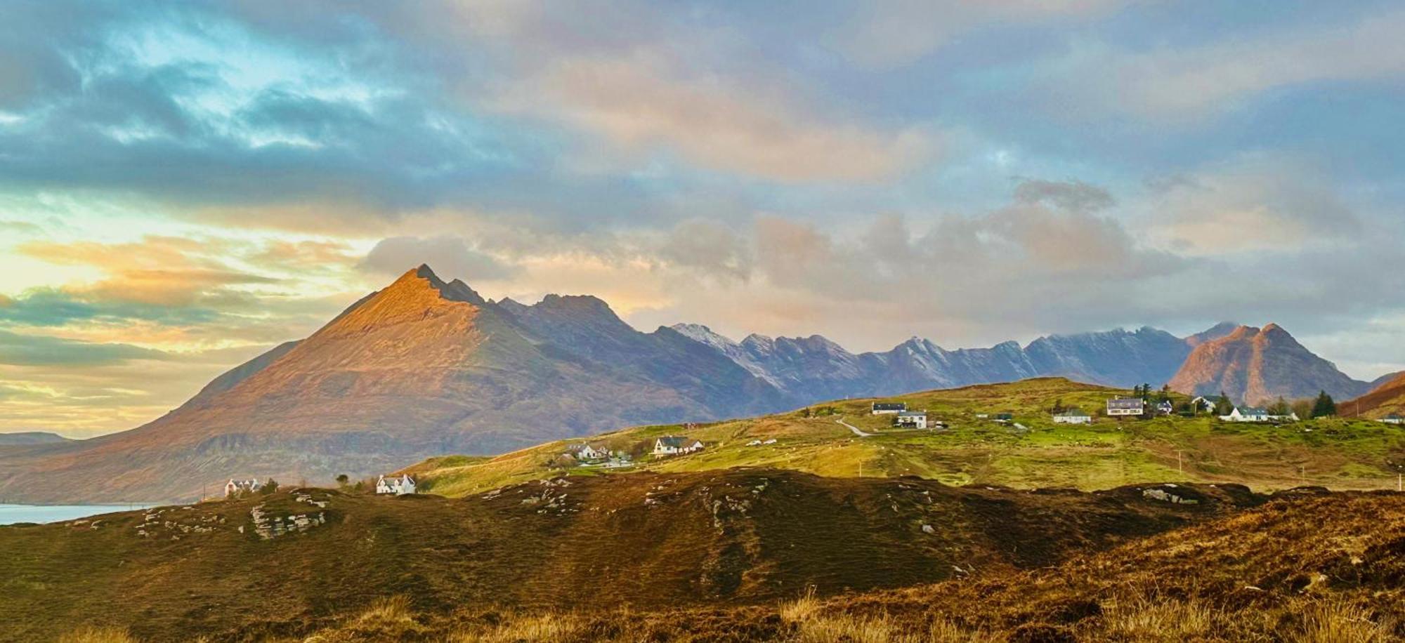 Tigh Mairi At Mary'S Thatched Cottages Elgol ภายนอก รูปภาพ